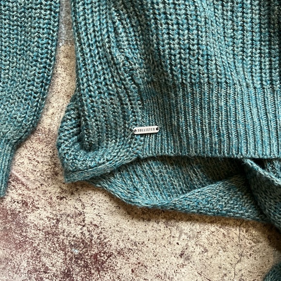 Hollister reversible sweater - Picture 3 of 3